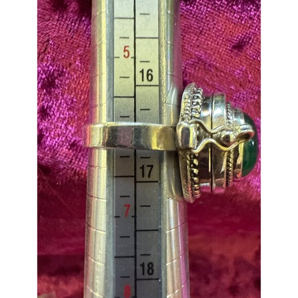 Vintage Silver Poison Ring Green Gemstone & Hidden Compartment Size 6. - Picture 6 of 10